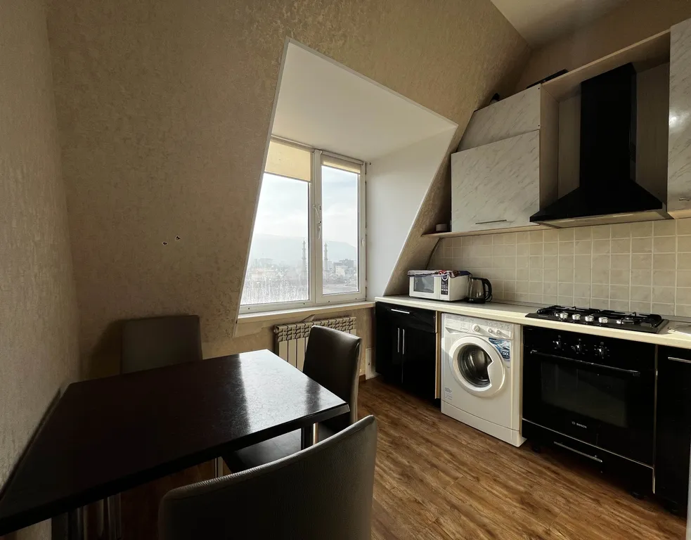 Квартира 3-комнатная Квартира — Махачкала