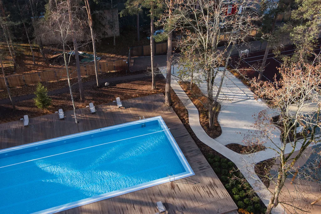 Видовая студия на бассейн и лес 811