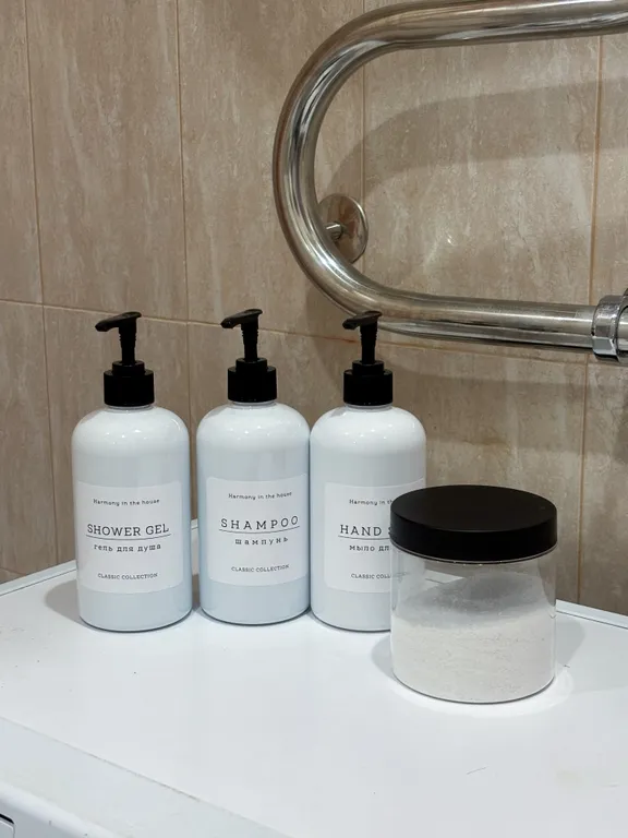 Просторная еврoдвушкa с светлой куxнeй-гocтинoй