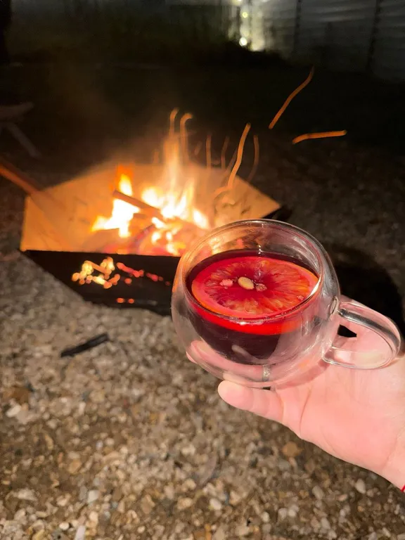 Уютный дом в окружении леса