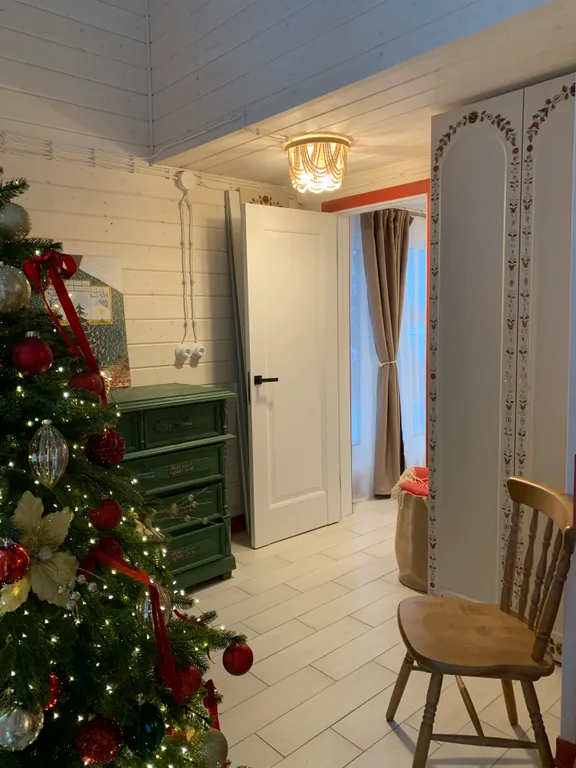 Красная Матрешка - глэмпинг в лесу