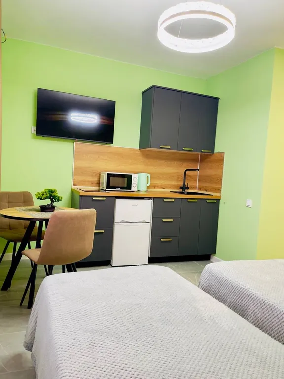 Студия у центрального здания ЮВЖД