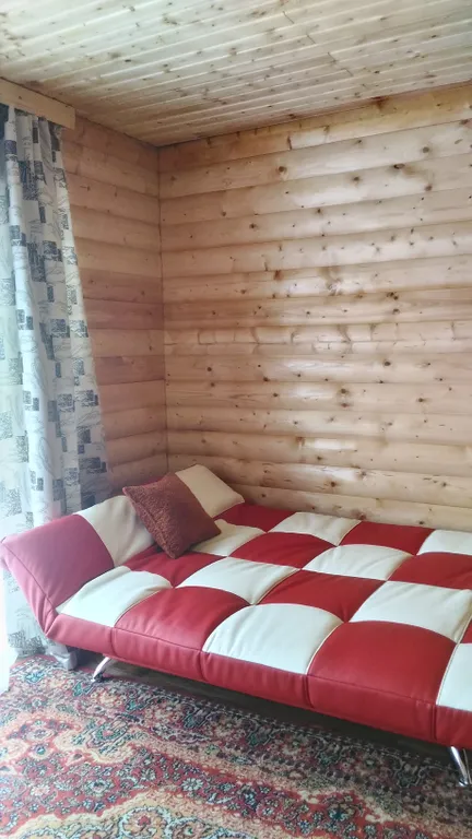 Домик, банька, чан, на берегу реки Белой