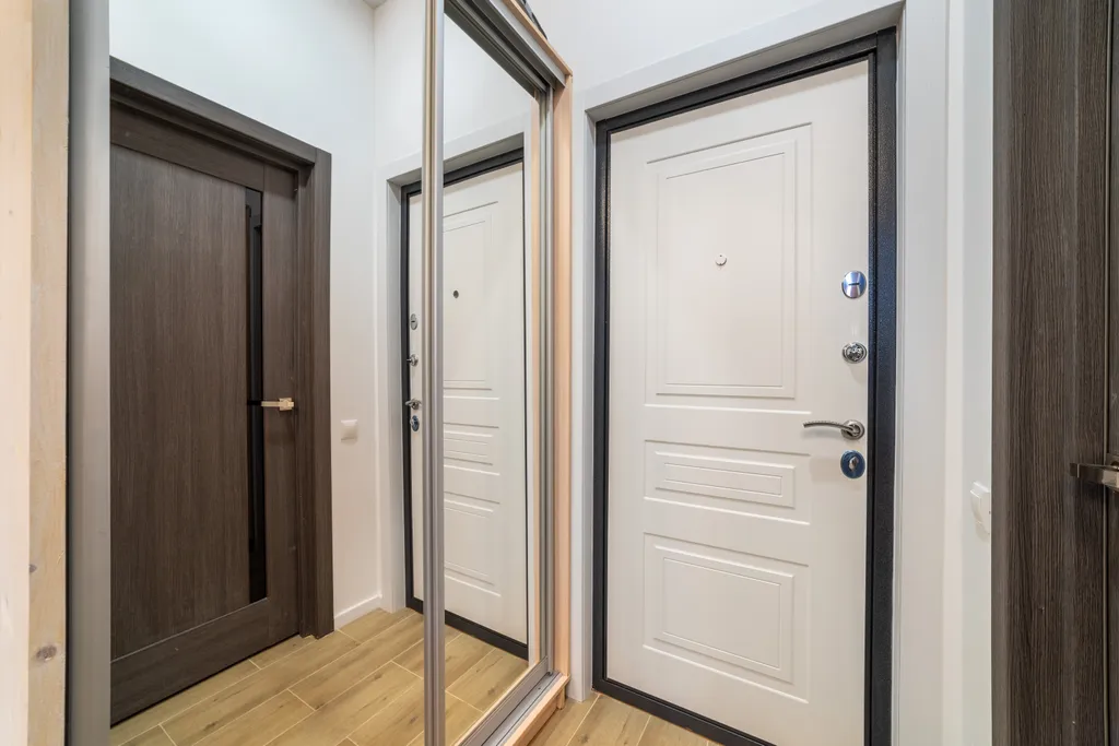 Просторная студия с балконом и видом на горы