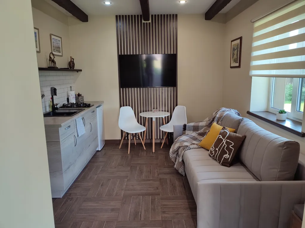 Дом недалеко от реки.