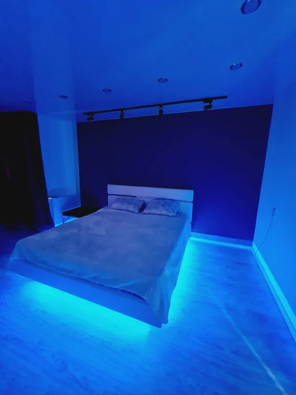 Уютная квартира с панорамными окнами и джакузи