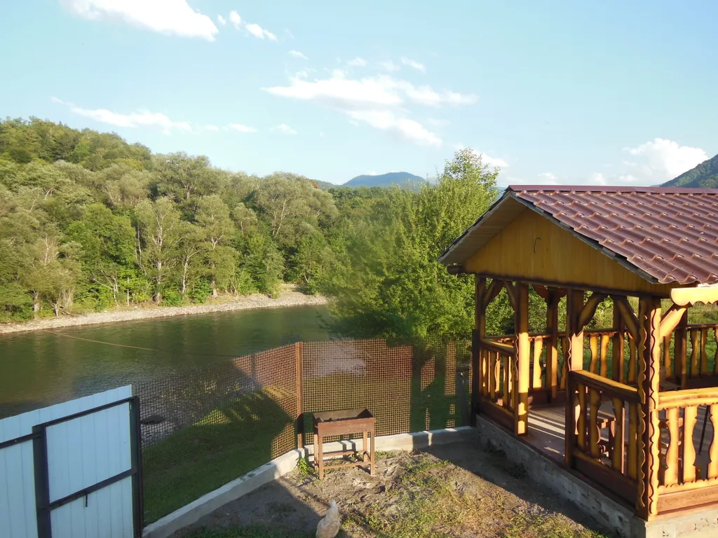 Домик на берегу реки Белая