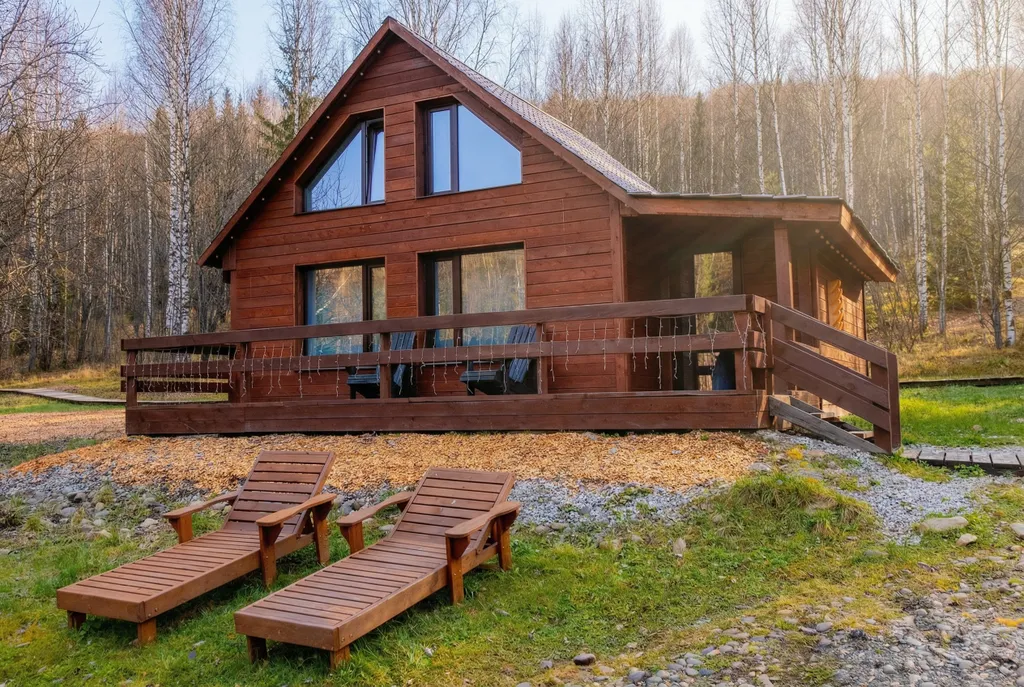 Уютные домики на берегу реки Косьва