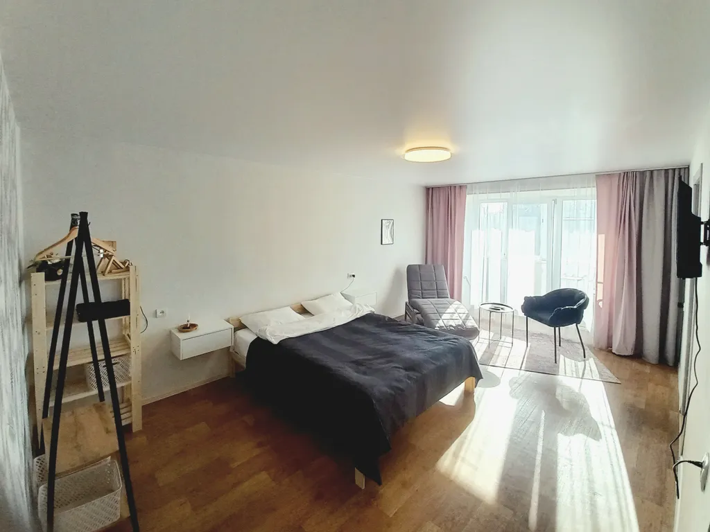 Уютная и светлая квартира в центре города — аренда посуточно в Амурск