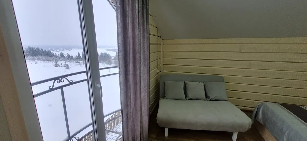 Дом по соседству с вотчиной Деда мороза