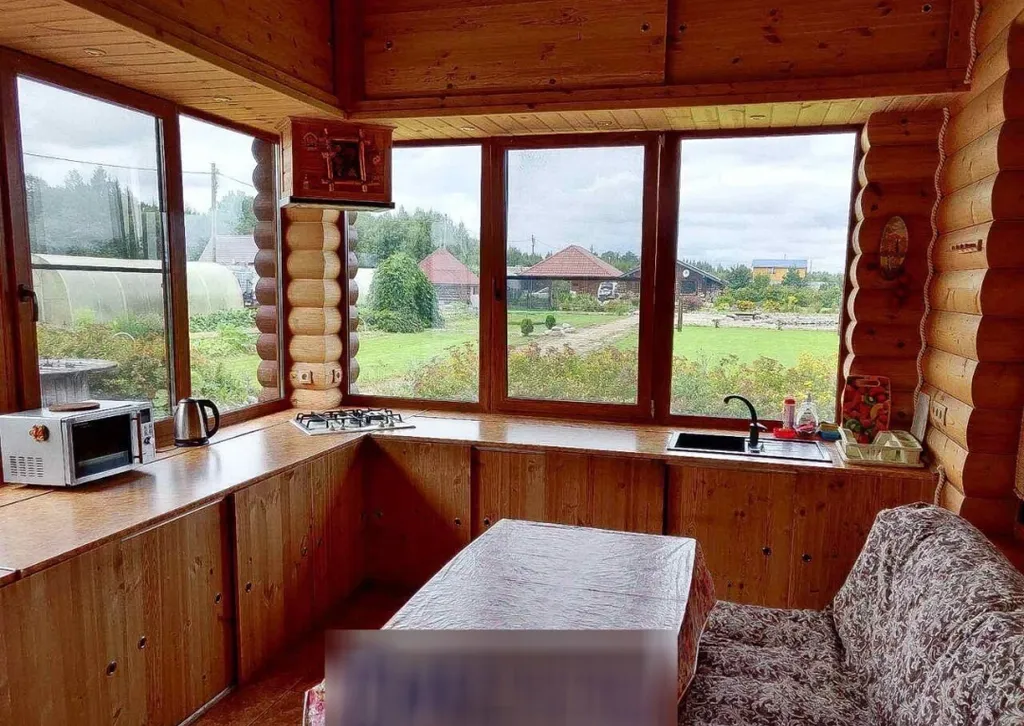 Коттедж Домик с баней на берегу реки Волхвов — Бор