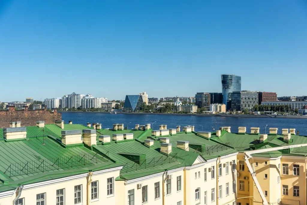 Просторная студия с видом на Неву