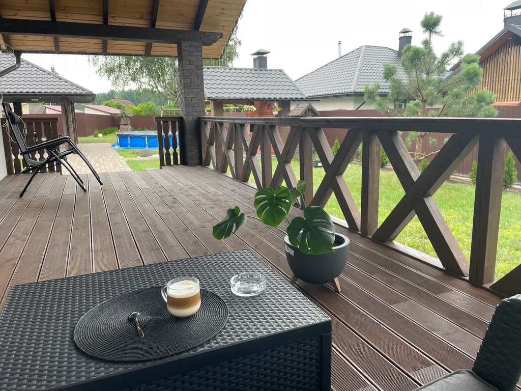 Коттедж для отдыха вблизи леса, с отдельной территорией и баней