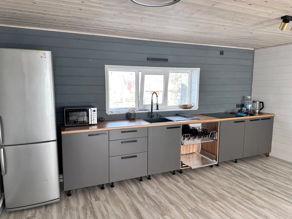 Уютный дом на горе рядом с лесом