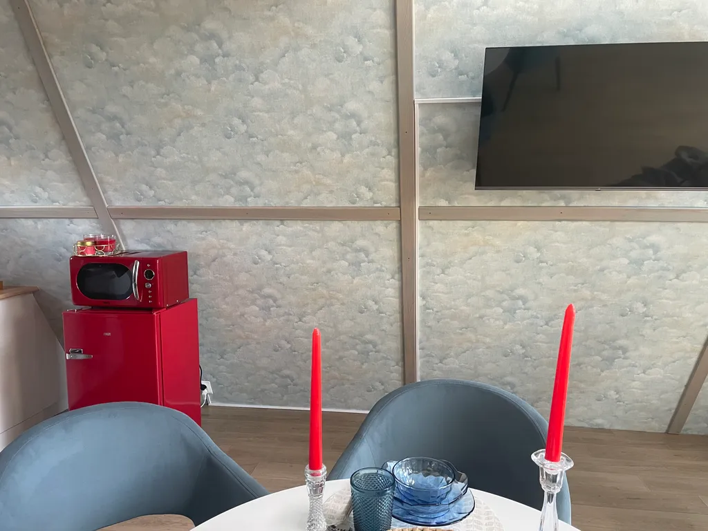 Сказочный А-фрейм с отдельной баней из липы в заповедном лесу