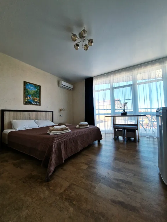 Квартира Комфортабельный номер с балконом-террасой и кухней — аренда посуточно в Сукко