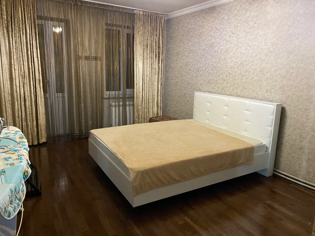 Трехкомнатная квартира рядом с рынком