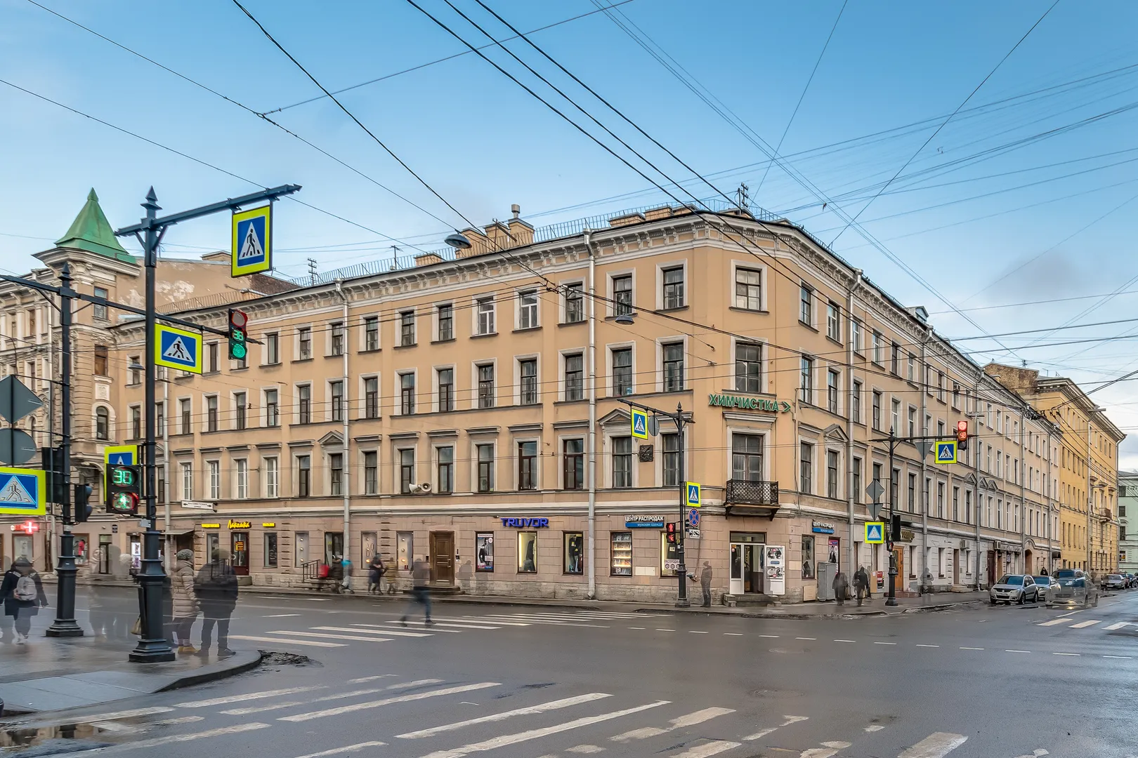 Проникнитесь историей Санкт-Петербурга, остановившись с историческом Здании 1873 года постройки