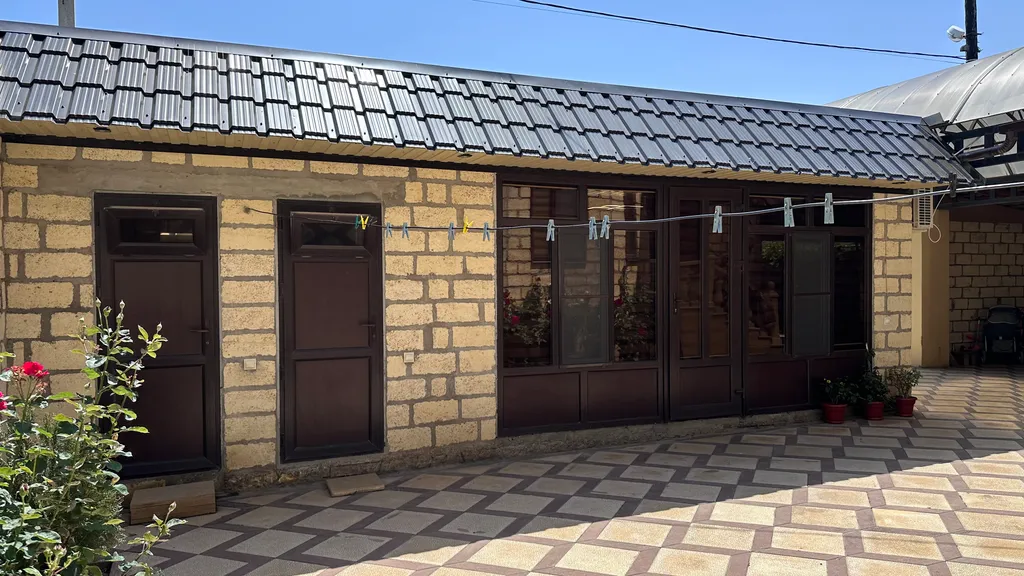 Уютная комнатка во дворе частного дома