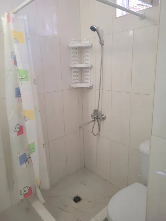 Уютная студия на улице счастливых людей в центре города