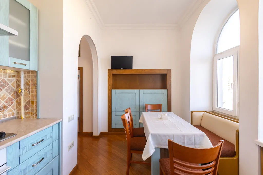 Апартаменты с видом на торговую улицу