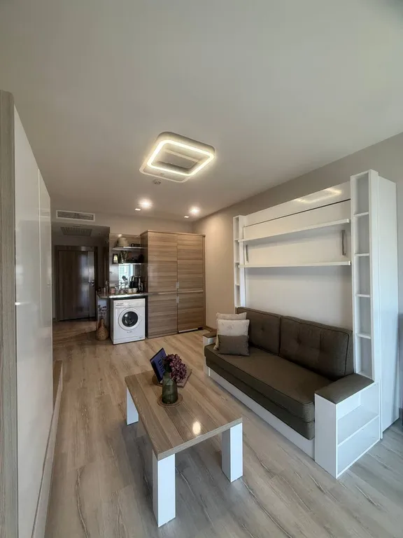 Studio apt with pool and gym near metrobus station