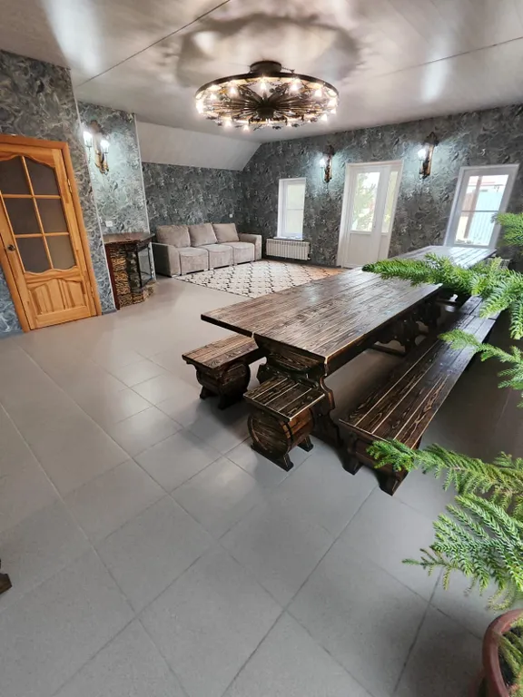 Дом у пруда