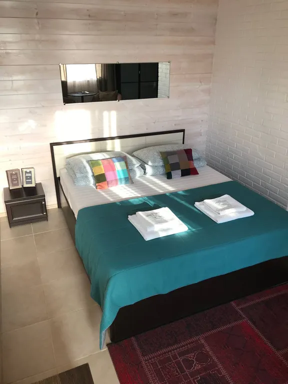 Квартира Семейный номер, с видом во двор — аренда посуточно в Черноморское