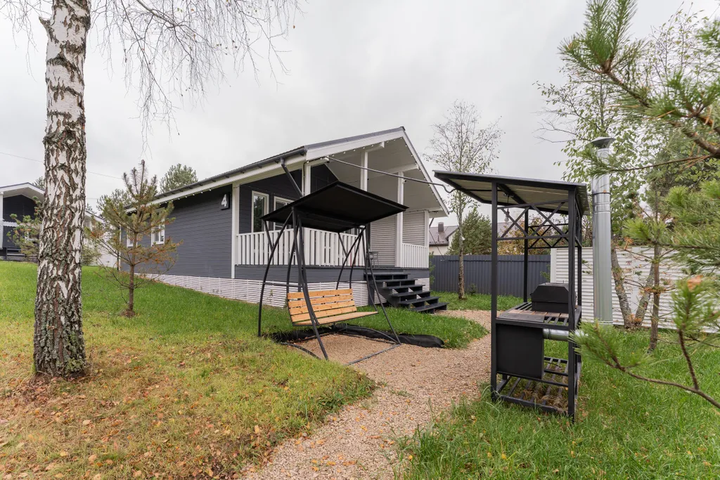 Дом с видом на реку и лес