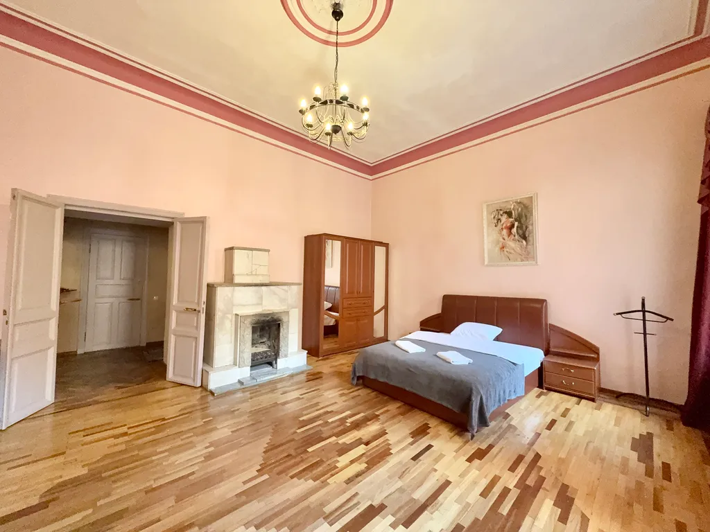 Просторная квартира в центре Санкт-Петербурга