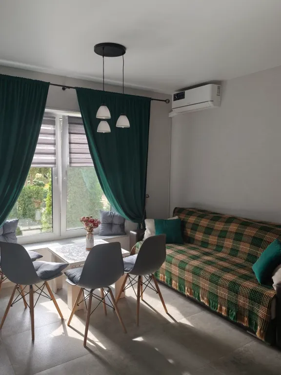 Уютный дом в черте города для комфортного отдыха в лесной местности