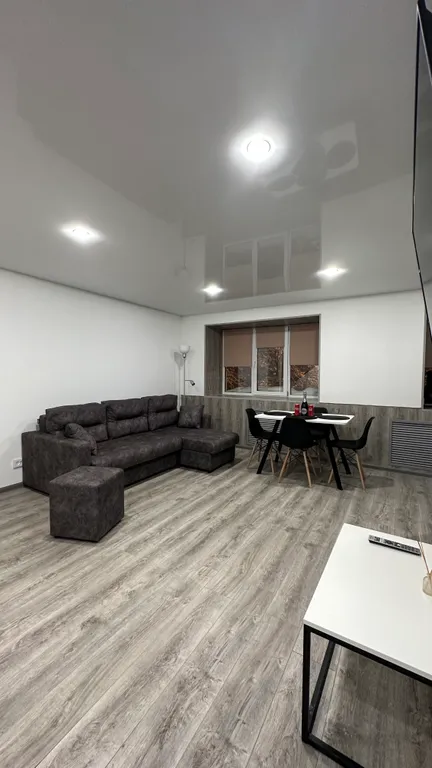 Трехкомнатная квартира с хорошим ремонтом и видом