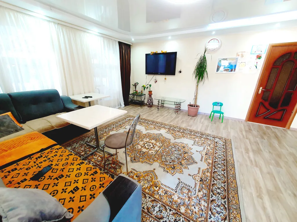 Гостевой дом "Зарафшан" расположен в 300 метрах от песчаного пляжа