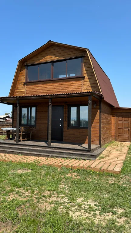 Благоустроенный дом на индивидуальной территории с видом на Байкал