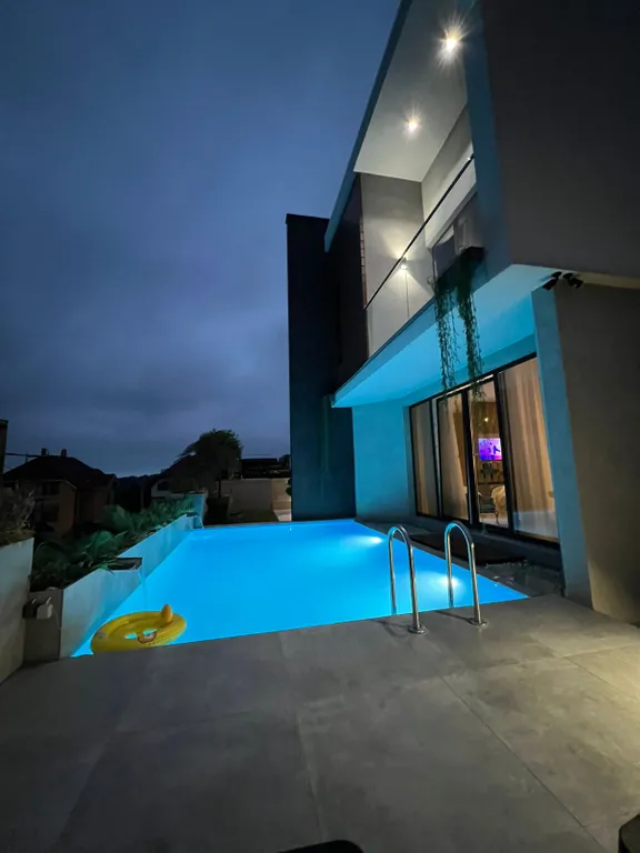 Дом- коттедж  с шикарным дизайнерским ремонтом