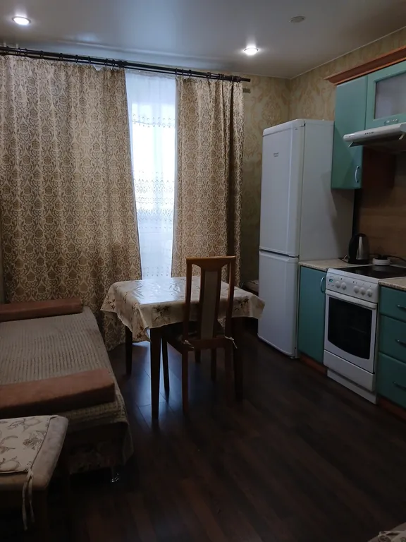 Квартира Однакомнатная квартира у ТРЦ Кристалл — Тюмень