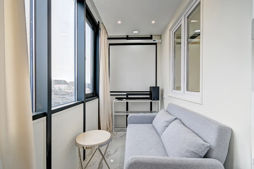 Квартира Квартира Двухкомнатная с 2 санузлами, проектором на балконе, бассейном на территории — Адлер