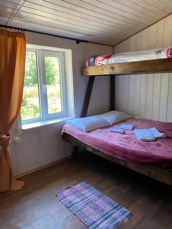 Дом прямо на берегу Беломоро-Балтийского канала "Дикая клюква"