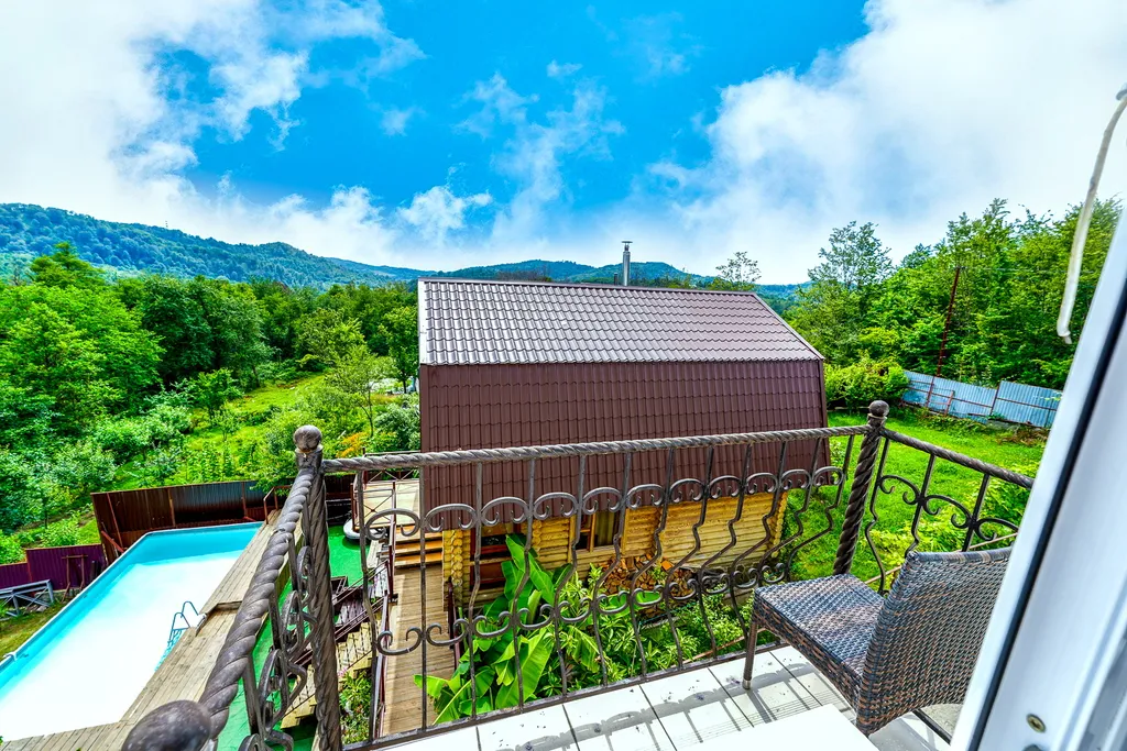 Дом с бассейном