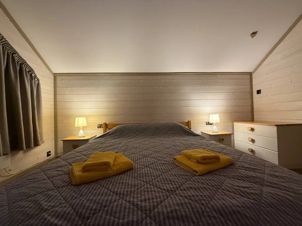 Коттедж с видом на пруд и парк