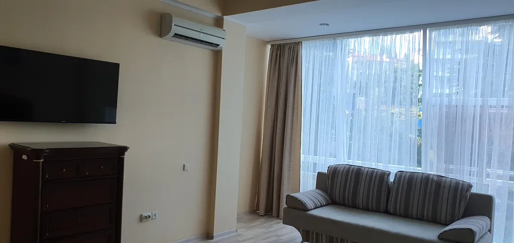 Уютная квартира с бассейном недалеко от моря