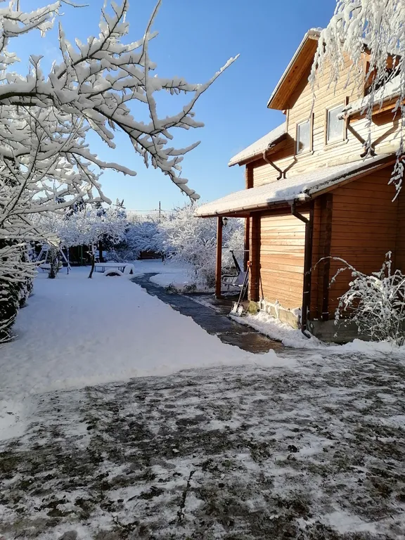 Дом 2 этажа, баня на дровах