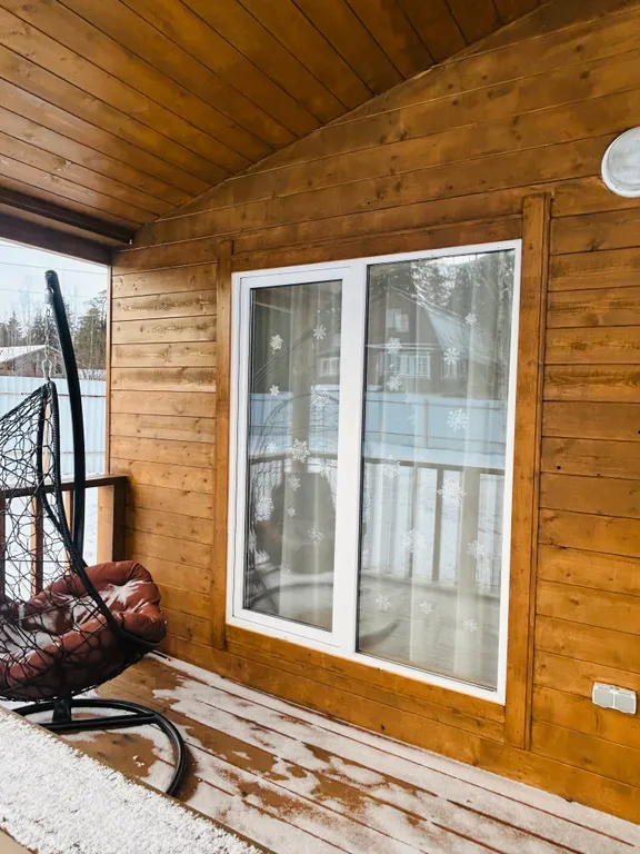 Дом с верандой с баней на участке 10 соток