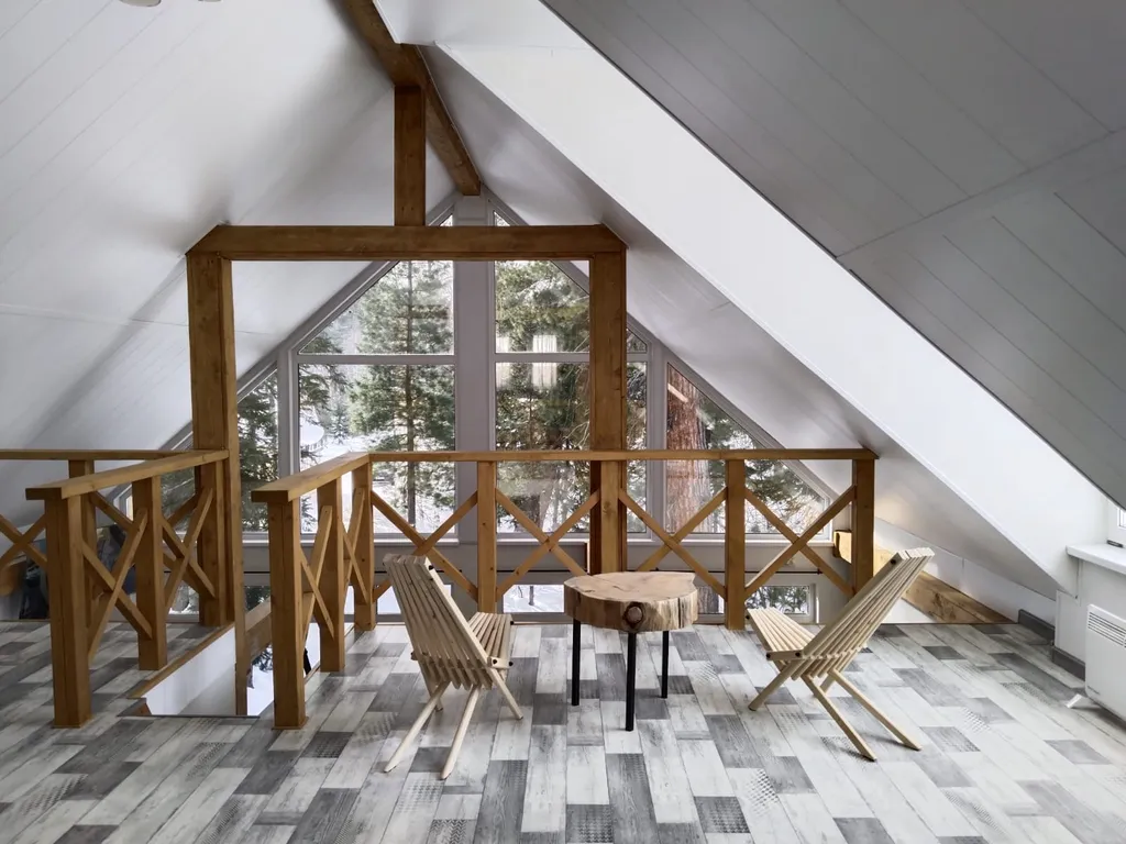 Уютный дом с панорамными окнами в пол