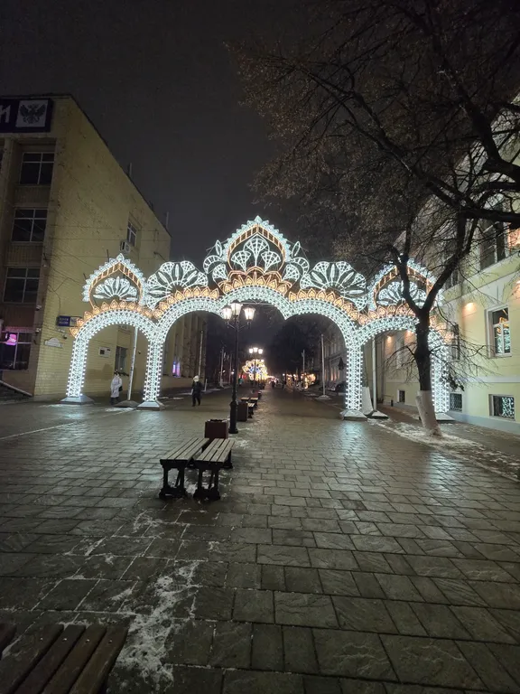 Центрее не бывает! Сразу за памятником ленина в стиле есенинская русь