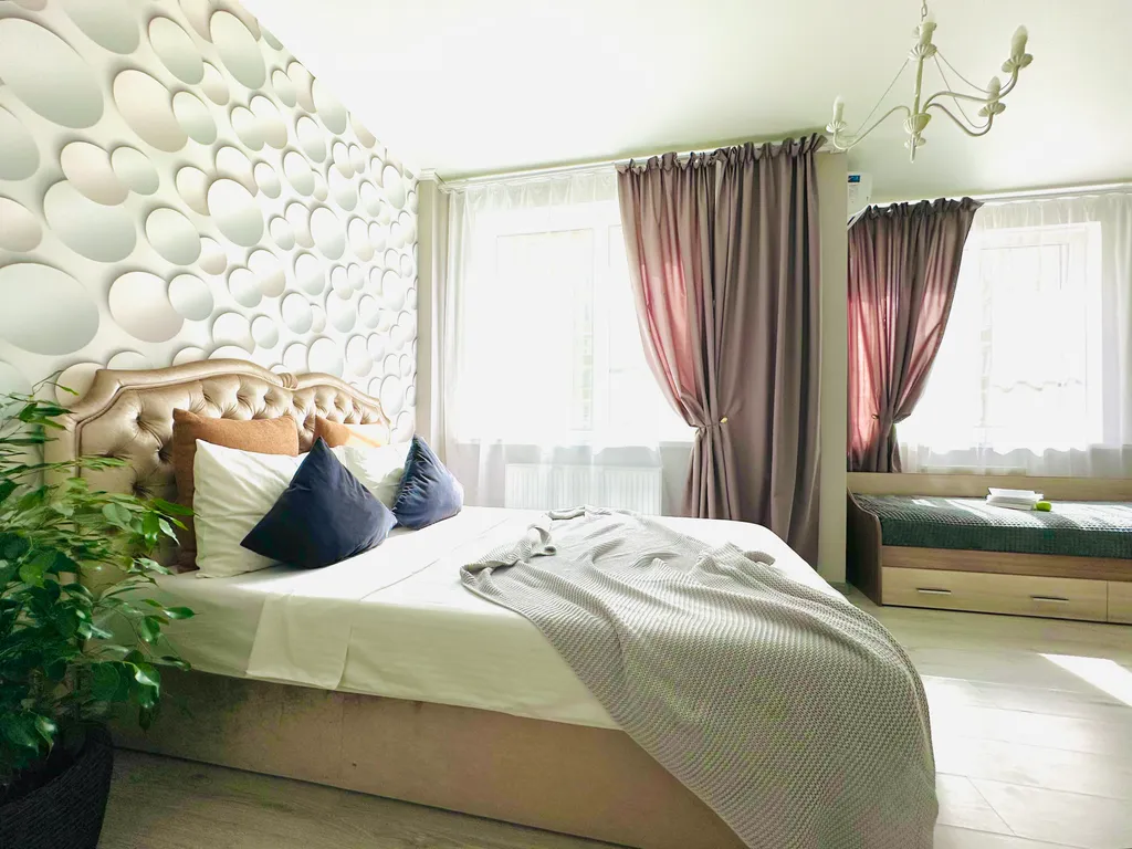 Студия для троих