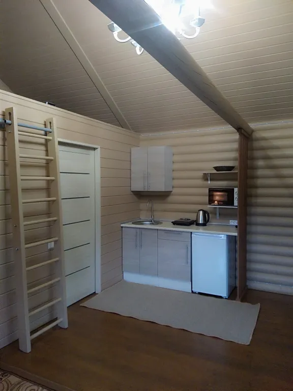 Дом у пруда