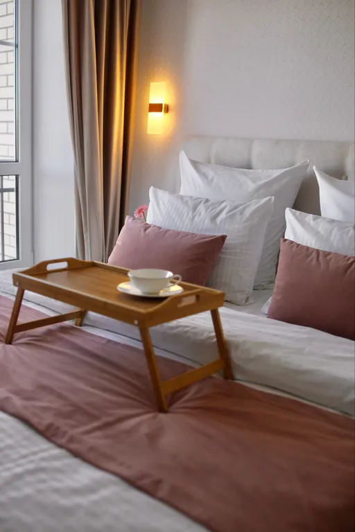 Апартамент с панорамными окнами и очками виртуальной реальности