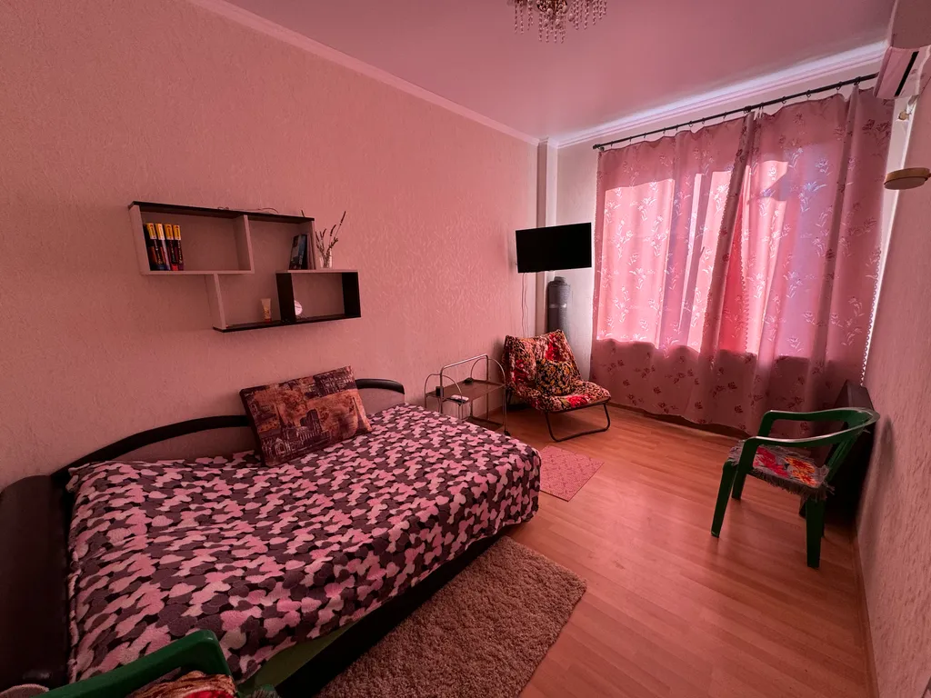 Уютная квартира с видом на горы с пляжем в шаговой доступности — аренда посуточно в Небуг