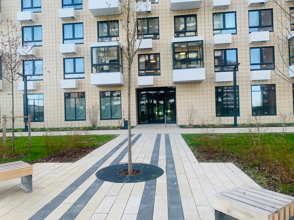 Светлая студия с видом на закат